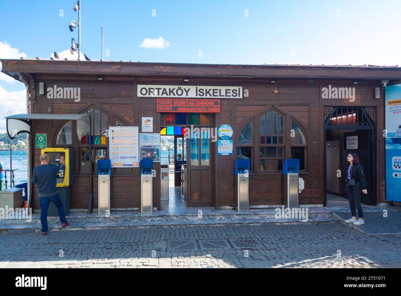 Istanbul, Türkei, Fährstation Ortakoy (Ortaköy) im Bezirk Beşiktaş, nur Editorial. Stockfoto