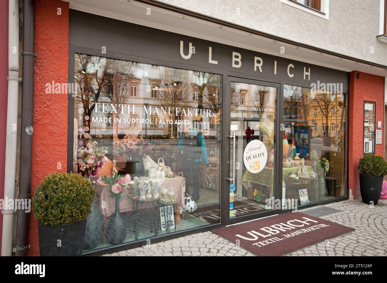 Ulbrich Textil Manufaktur Shop in Bruneck (Bruneck), Trentino-Südtirol, Italien Stockfoto