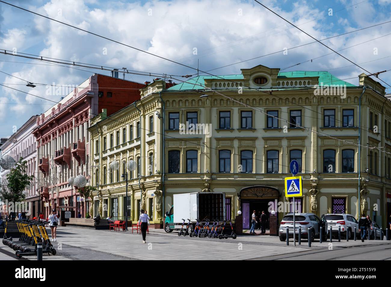 NIZNIY NOWGOROD, RUSSLAND - 06. SEPTEMBER 2022. Das Haus des Kaufmanns E. E. Paltsev, Denkmal der Stadtplanung und Architektur in der Bolschaja Pokrovskaja Straße Stockfoto