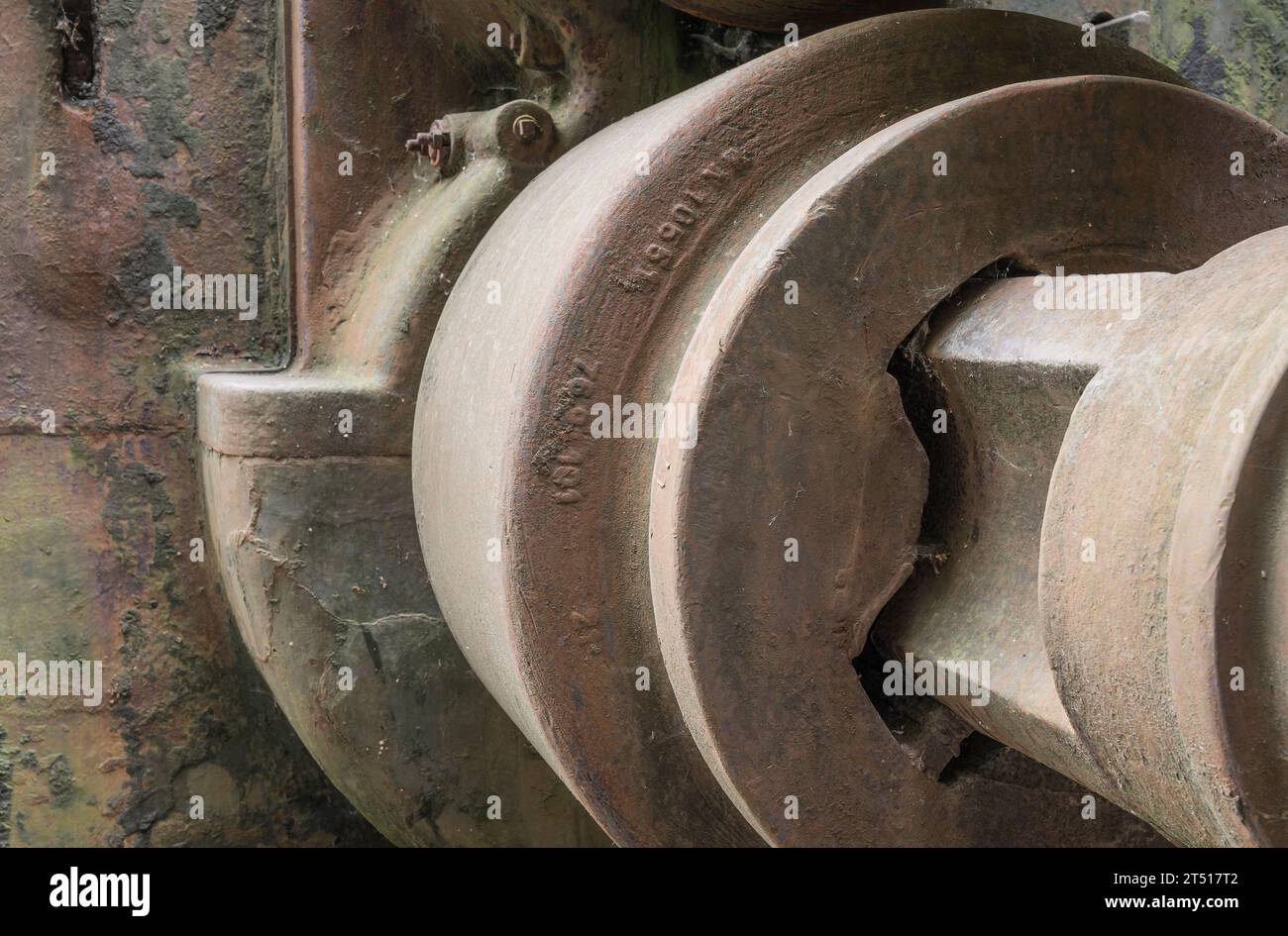 Rostige Überreste einer Stahlproduktionsmaschine Stockfoto