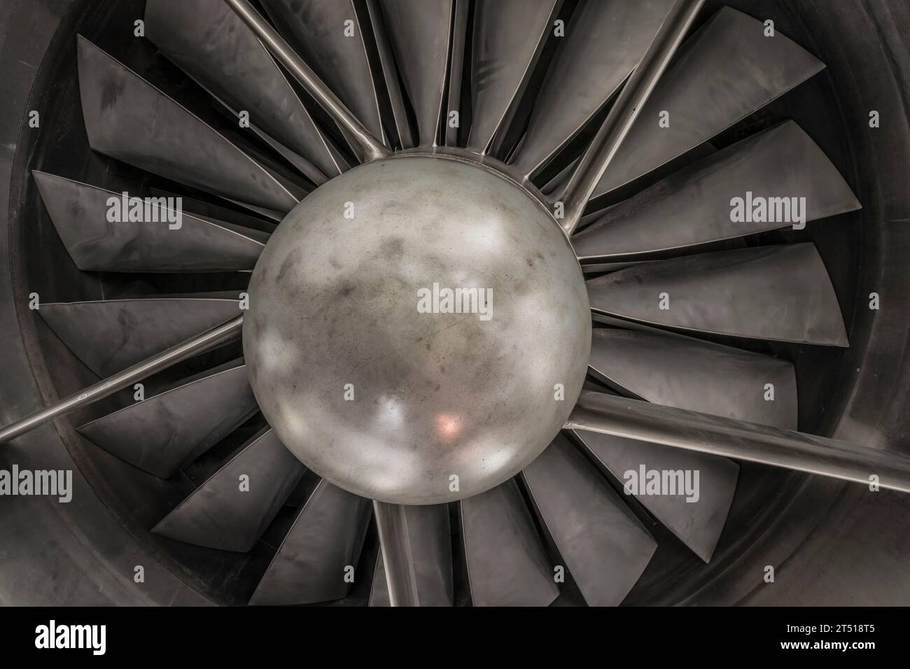Triebwerksturbine eines alten Flugzeugs Stockfoto