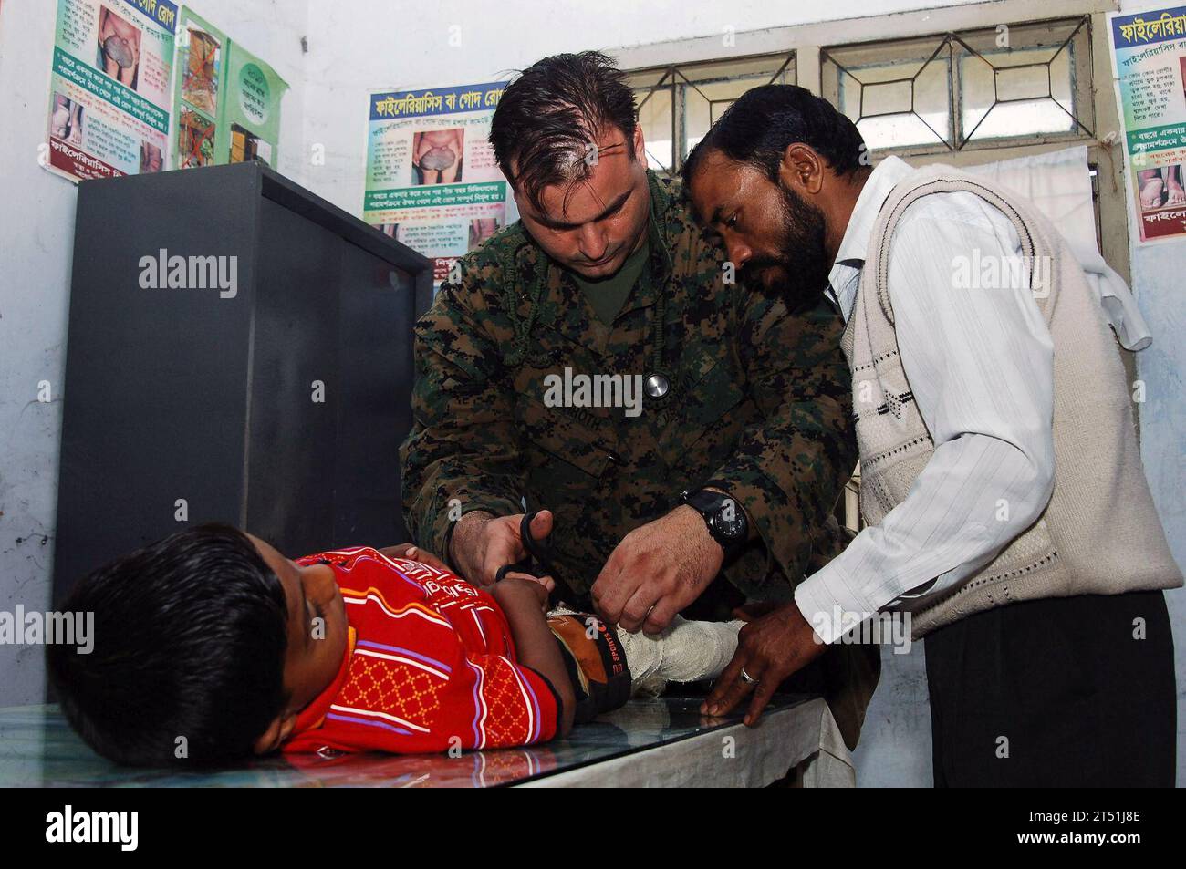 11. Marineexpeditionseinheit, Bangladesch, Krankenhaus von Bangladesch, BARGUNA, Regierung von Bangladesch, humanitäre Hilfe/Katastrophenhilfe, tropischer Wirbelsturm Sidr, uss tarawa (lha 1) Stockfoto