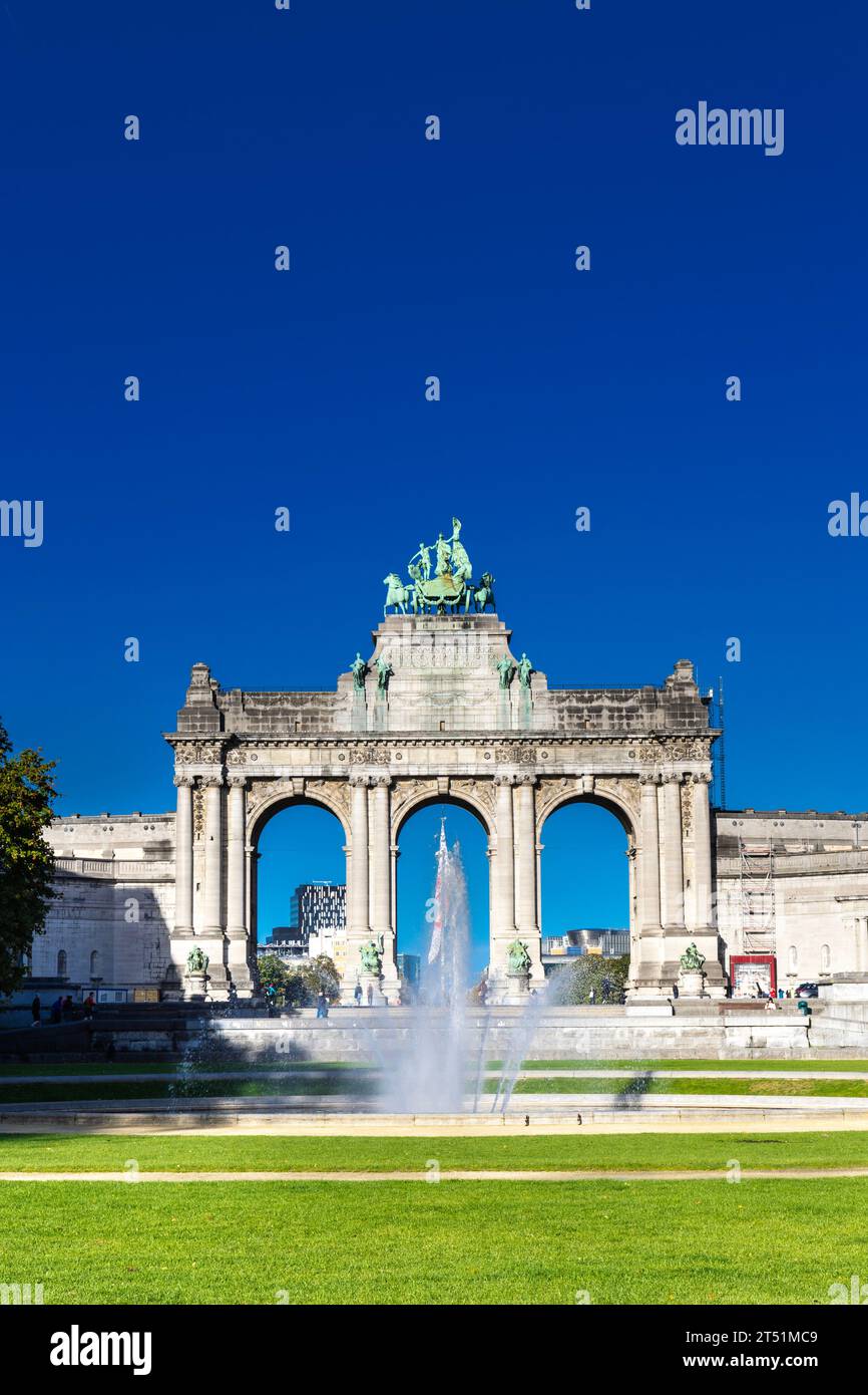 Triumphbogen, dreifacher Gedenkbogen mit Quadriga, Parc du Cinquantenaire, Brüssel, Belgien Stockfoto