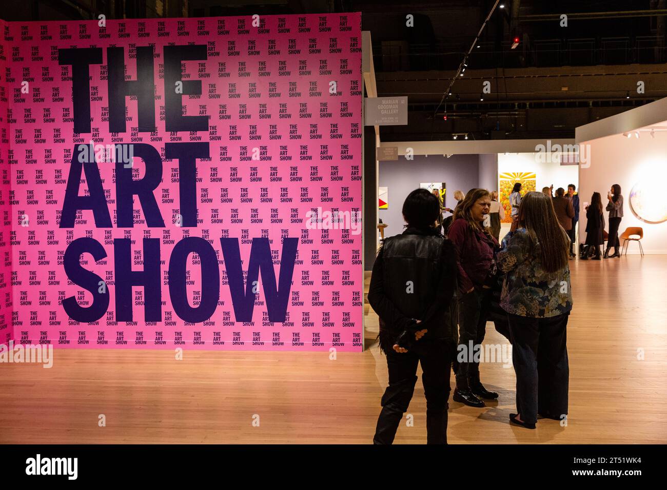 New York, USA. November 2023. New York City - 2. November 2023. Die Art Show, die dem Henry Street Settlement zugutekam, wurde in der Park Avenue Armory eröffnet, wo 78 Mitglieder der Art Dealers Association of America eine Reihe von Kunst von etablierten und aufstrebenden Künstlern aus der ganzen Welt zeigen. Quelle: Ed Lefkowicz/Alamy Live News Stockfoto