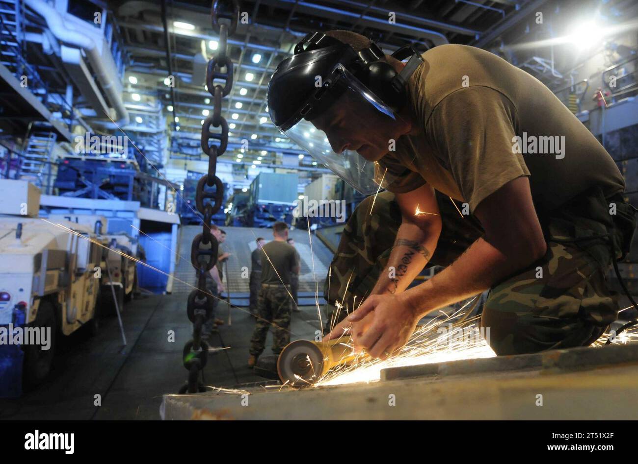 acu-2, Versorgungsunternehmen für Landungsfahrzeuge, Reparatur, Seeleute, USS Mesa Verde (LPD 19) Stockfoto