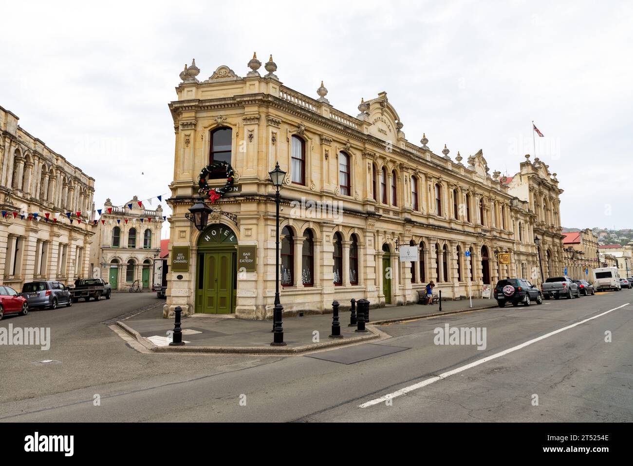 Oamaru wurde zwischen den sanften Hügeln aus Kalkstein und kurzen flachen Landstrichen bis zum Meer gebaut. Dieser Kalkstein wird für die Konstruktion verwendet Stockfoto