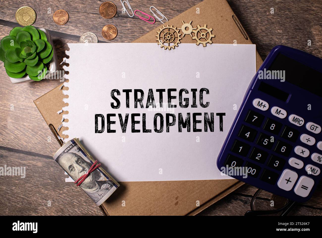 Text für strategische Entwicklung auf weißer Visitenkarte Stockfoto