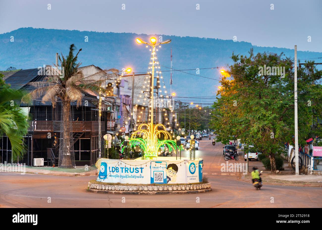 Pakse, Provinz Champasak, Laos - 2. März 2023: Die Stadt ist bekannt für ihre französische Kolonialarchitektur in der Nähe des XE Don River. Sie ist die letzte Hauptstation 4000 Stockfoto