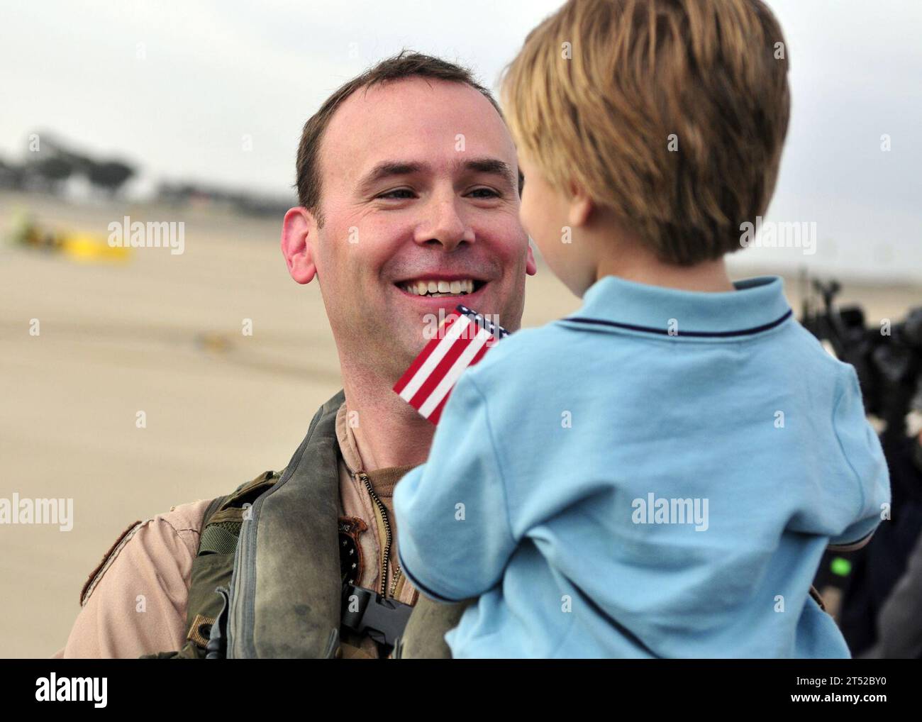 Flugzeugträger, Einsatz, Familie, Helikopter Sea Combat Squadron 12, Homecoming, HSC-12, Navy, People, U.S. Navy, USS Abraham Lincoln (CVN 72) Stockfoto