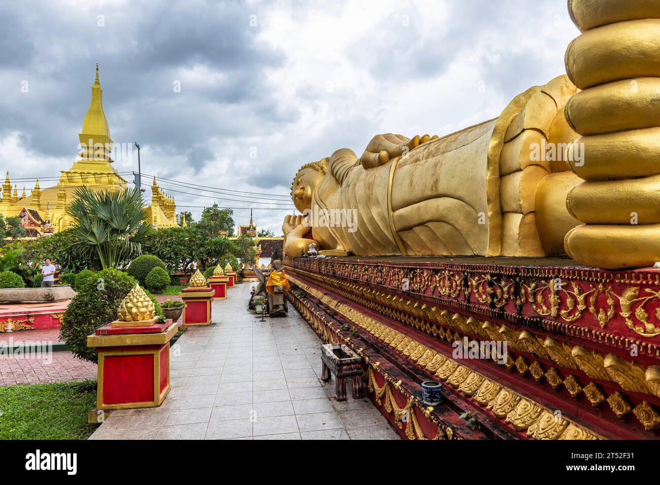 Riesige liegende Buddha-Statue, Wat That Luang Tai, Komplex der Luang Tempel, Vientiane, Laos, Südostasien, Asien Stockfoto