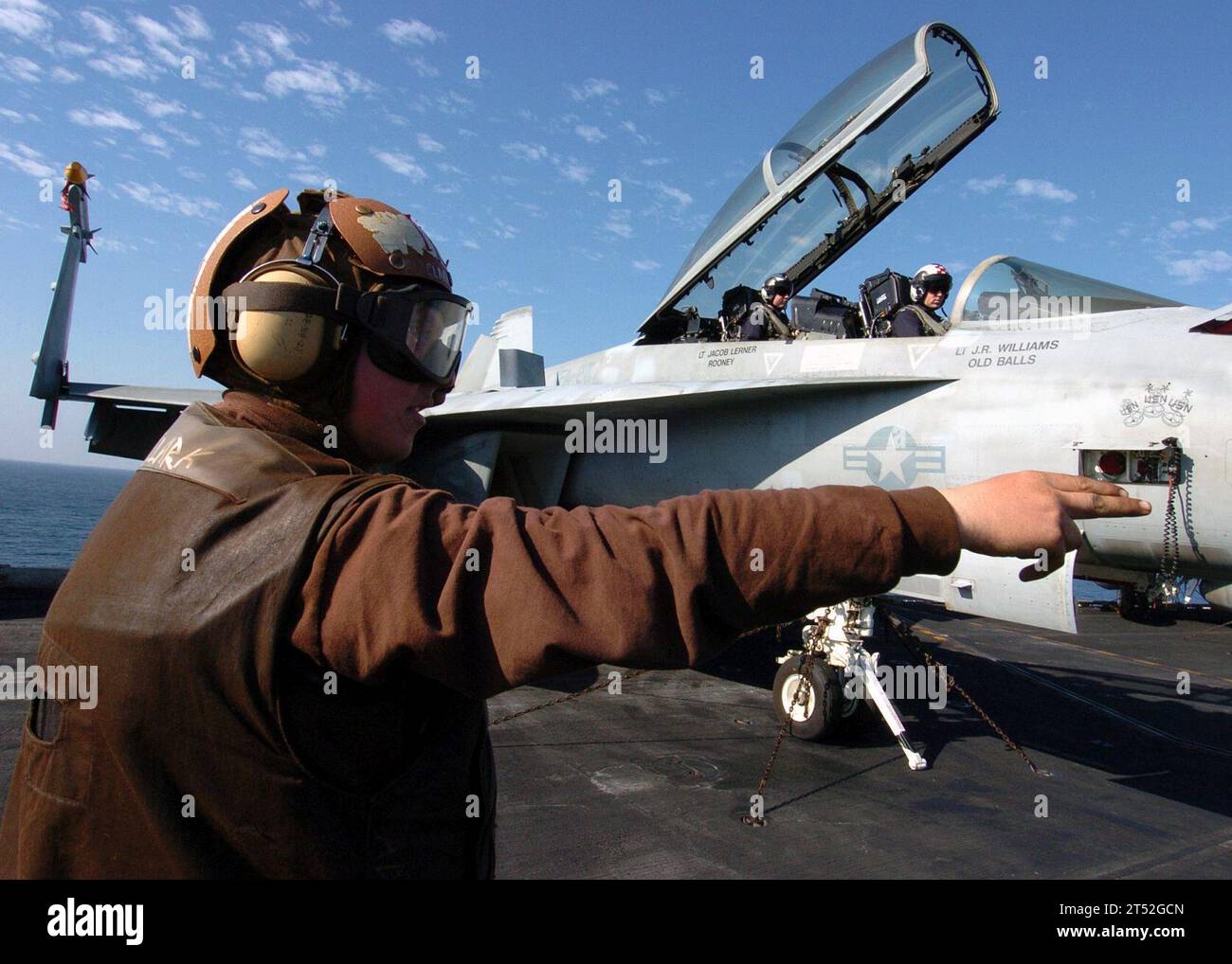 Flugzeug, Carrier Air Wing (CVW) 1, Flugdeck, Maritime Operations, nuklearbetriebener Flugzeugträger USS Enterprise (CVN-65), Operation iraqi Freedom, Persischer Golf, geplanter sechsmonatiger Einsatz, Trouble Shooter Stockfoto