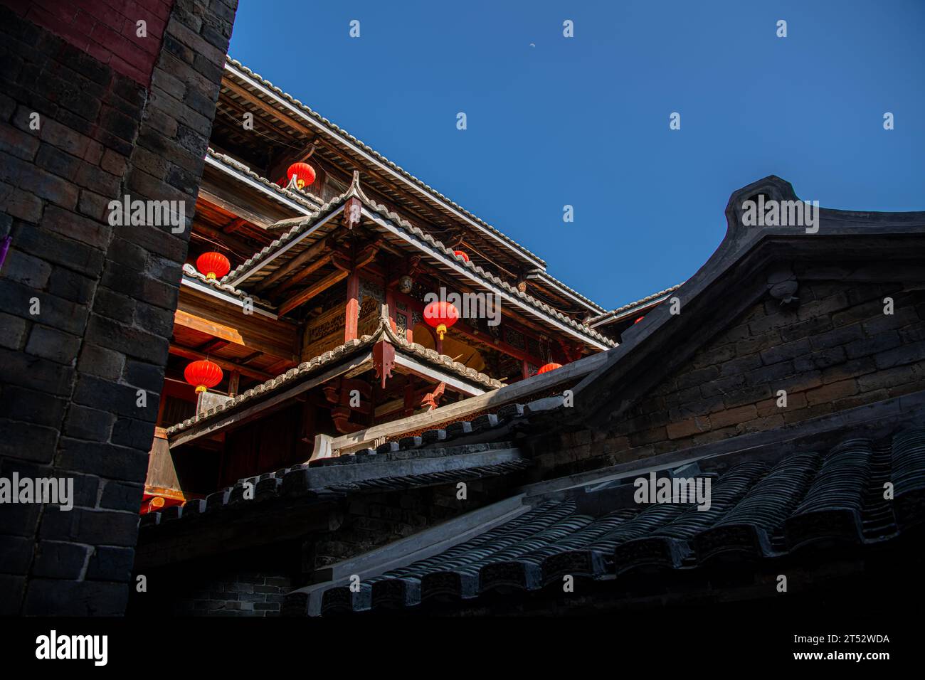 Hekeng Tulou Cluster am frühen Morgen. Tulou ist die einzigartige traditionelle ländliche Wohnung von Hakka. Capture Translaton from Chinese: Earth Building Stockfoto Hekeng Tulou Cluster am frühen Morgen. Tulou ist die einzigartige traditionelle ländliche Wohnung von Hakka. Capture Translaton from Chinese: Earth Building Stockfoto