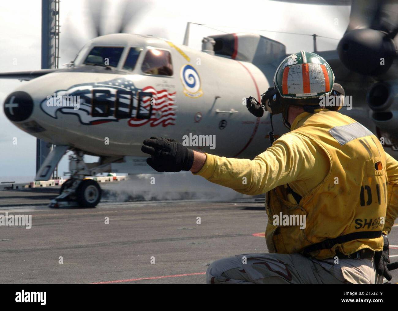 atlantic Ocean, C-2A Greyhound, Carrier Airwing (CVW) 1, Fleet Logistics Support Squadron Four Zero (VRC-40), nuklearbetriebener Flugzeugträger USS Enterprise (CVN 65), Menschen, Rothaarleder, Schütze Stockfoto