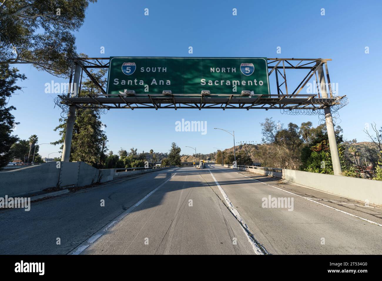 Wegweiser zur Interstate 5 und Ausfahrt in Los Angeles, Kalifornien. Stockfoto