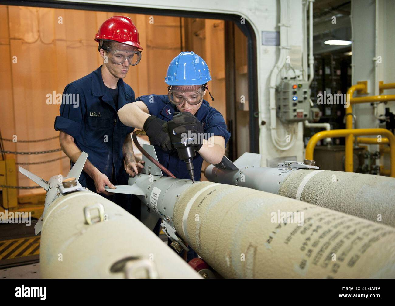 Bombenbaugruppe, GBU-38, JDAM, Linkslenkung 8, USS Makin Island Stockfoto