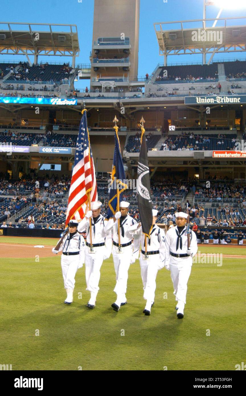 Calif., Nationalhymne, Zeremonien vor dem Spiel, Gefangene des Krieges/Vermissten in Action Day, san Diego Padres und Colorado Rookies im Petco Park., Tactical Air Control Squadron (TACRON) 12 Stockfoto