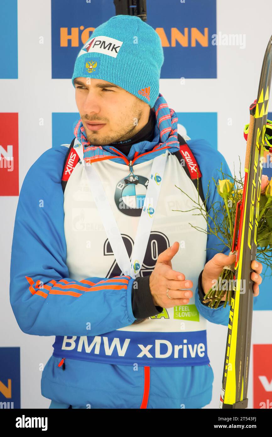 IBU Weltcup Biathlon, Pokljuka, Herren, 10 km Sprint, Flower Zeremonie, im Bild Anton Shipulin (RUS) // während der Blumenzeremonie für den 10 km langen Sprint der IBU Biathlon WM im Rudno polje in Pokljuka, Slowenien am 2016.12.09. Biathlon Weltcup 10 KM Sprint der Herren in Pokljuka, Slowenien am 09.12.2016 Stockfoto