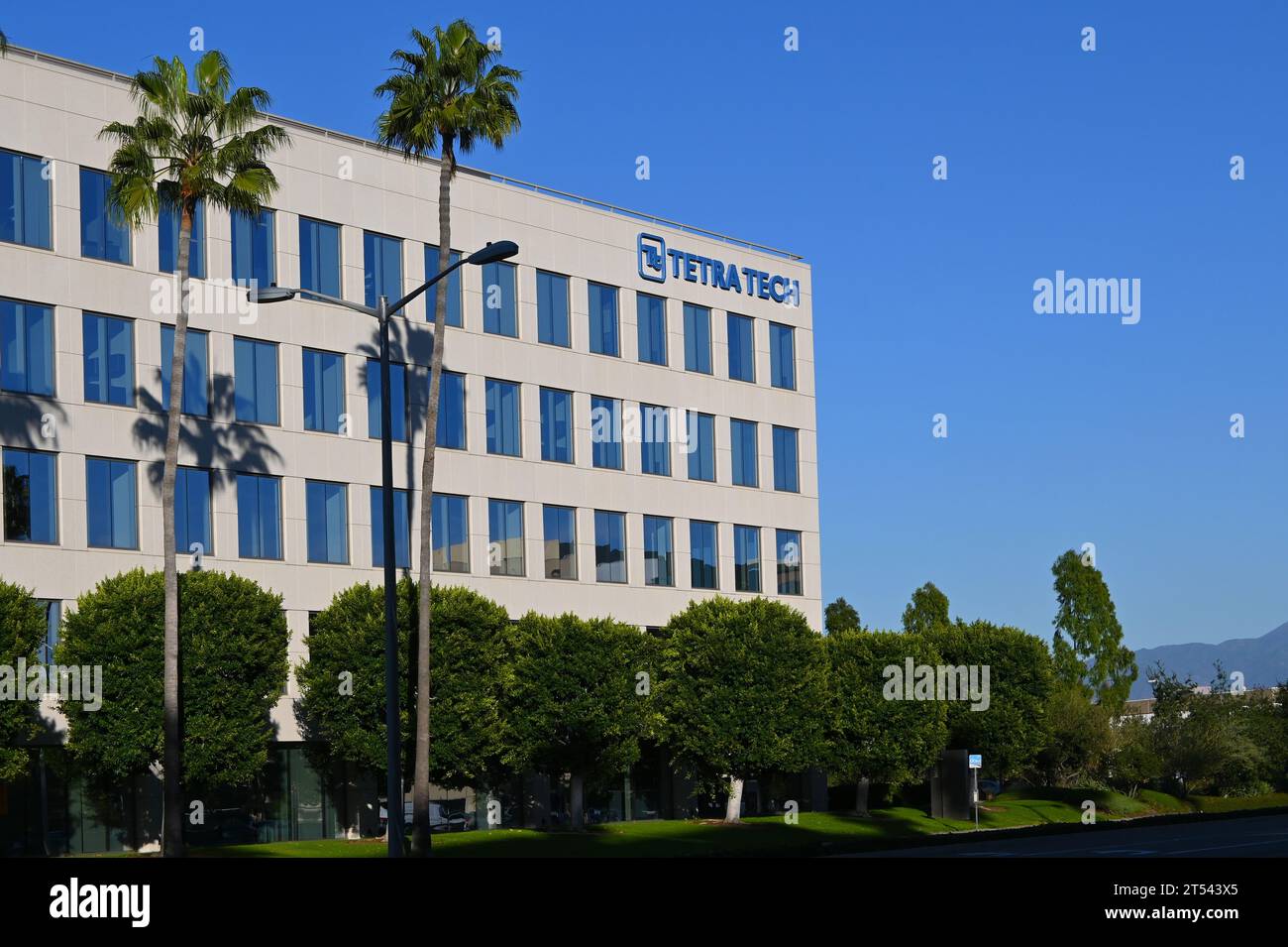IRVINE, KALIFORNIEN – 1. November 2023: TETRA Tech, ein globaler Anbieter von High-End-Consulting. Stockfoto