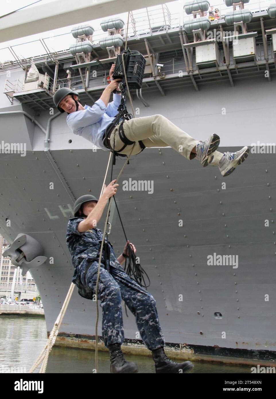 community Relations, Fleet Week New York 2010, Marines und Küstenwache, Menschen, Seeleute Stockfoto