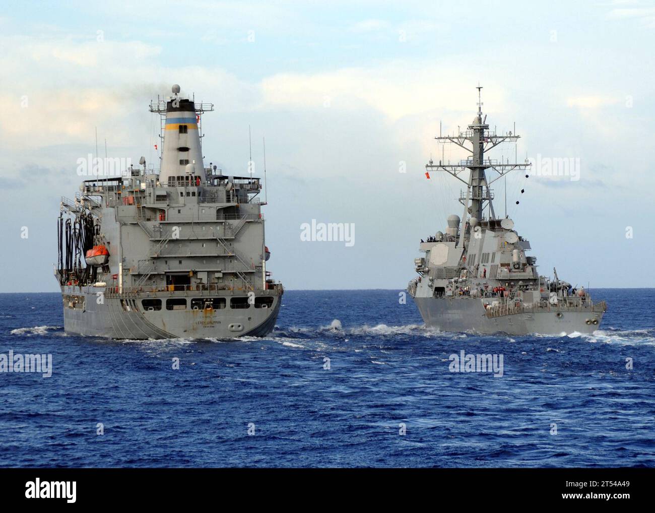 COMPTUEX, ESG, Replenishment, USNS Leroy Grumman (T-AO 195), USS MAHAN (DDG 72) Stockfoto