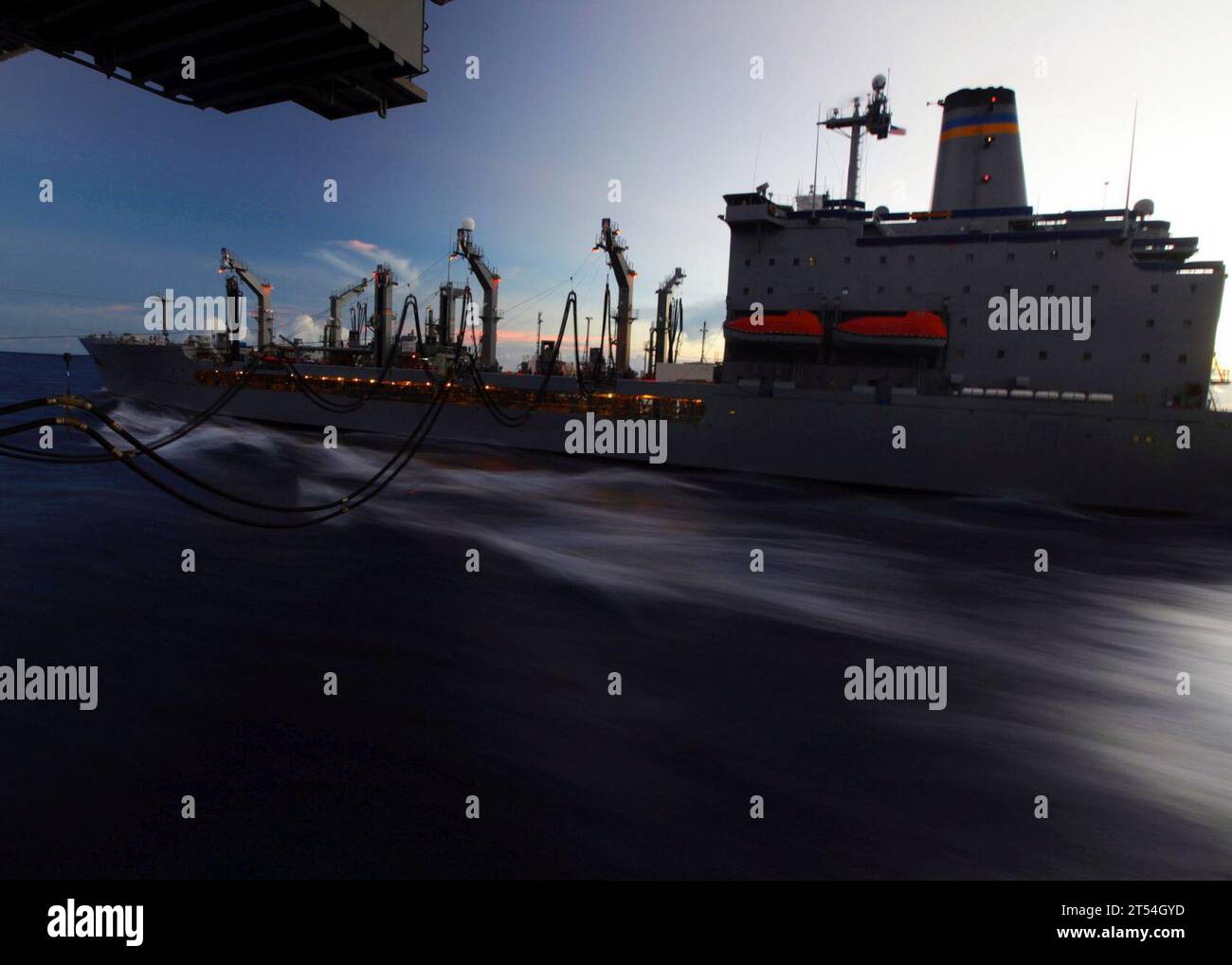 CVN73: USS George Washington: RAS Stockfoto