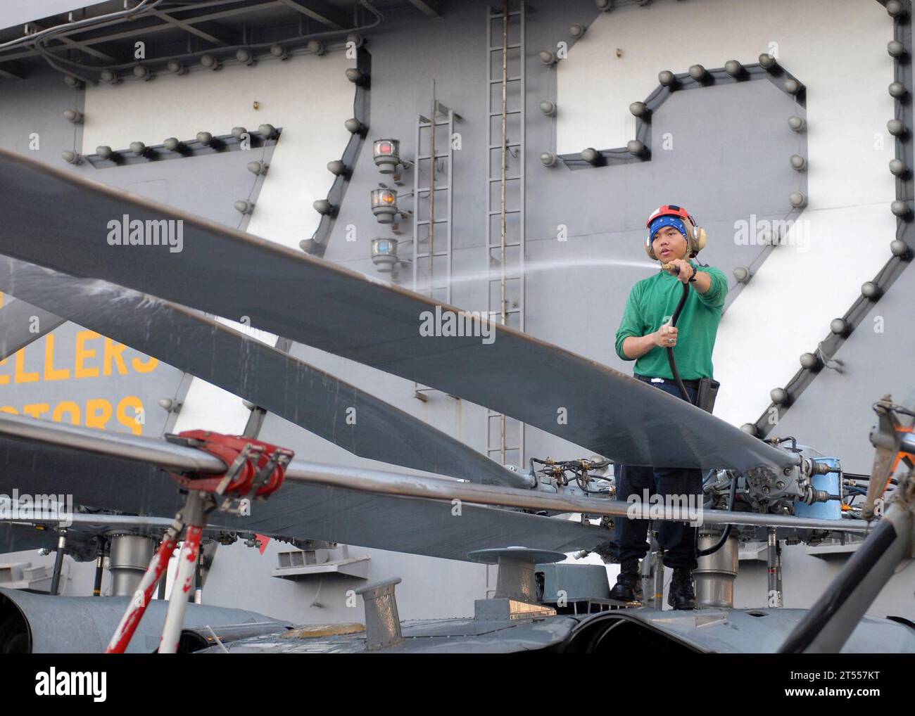 Golden Falcons, Helikopter, Helikopter Sea Combat Squadron 12, HSC-12, Wartung, MH-60S Sea Hawk, Navy, Peoiple, Sailor, U.S. Navy Stockfoto