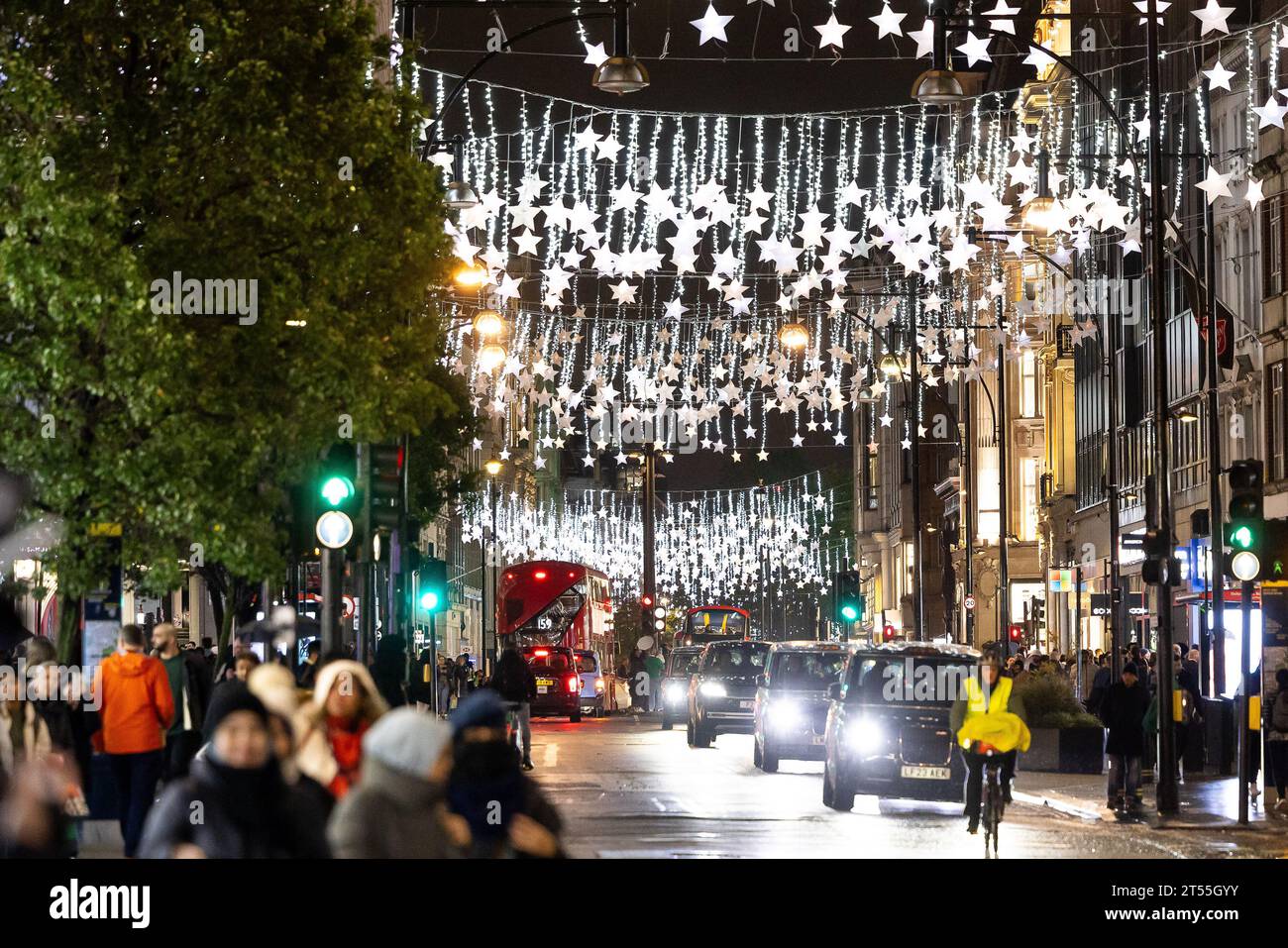 Die Oxford Street Christmas Lights schalten sich zum ersten Mal am 2