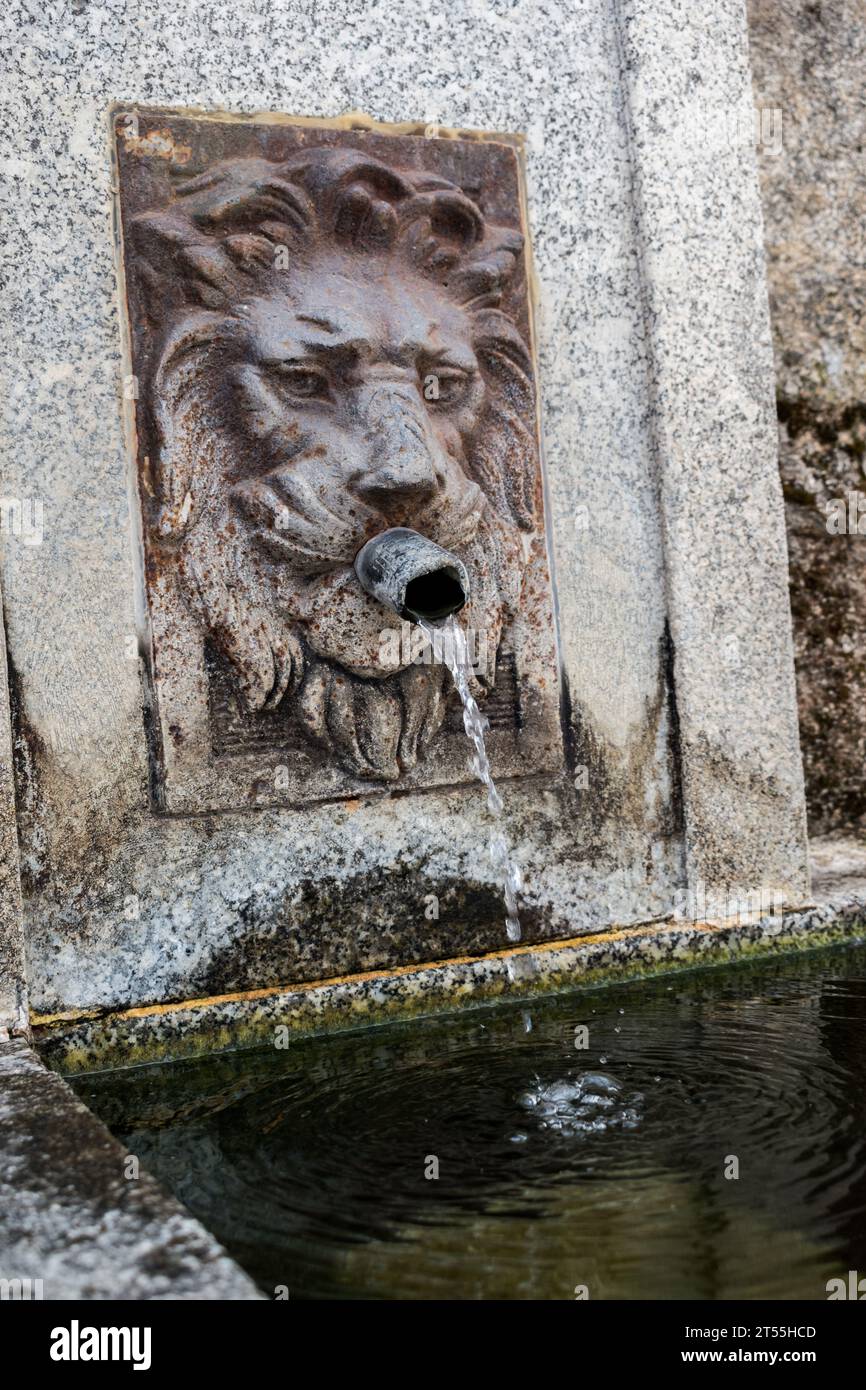 Antike Wasserfontäne in Spanien Stockfoto