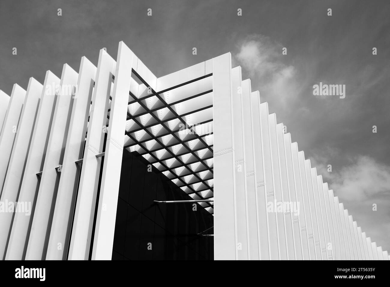 Architektonische Details aus der modernistischen, brutalistischen und eklektischen Architektur von Tel Aviv Stockfoto