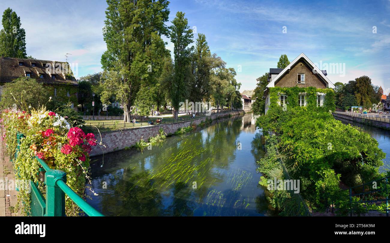 Die Ponts Couverts Bridge mit dem Maison des Ponts Couverts in Straßburg, Bas-Rhin, Region Grand-Est, Frankreich Stockfoto