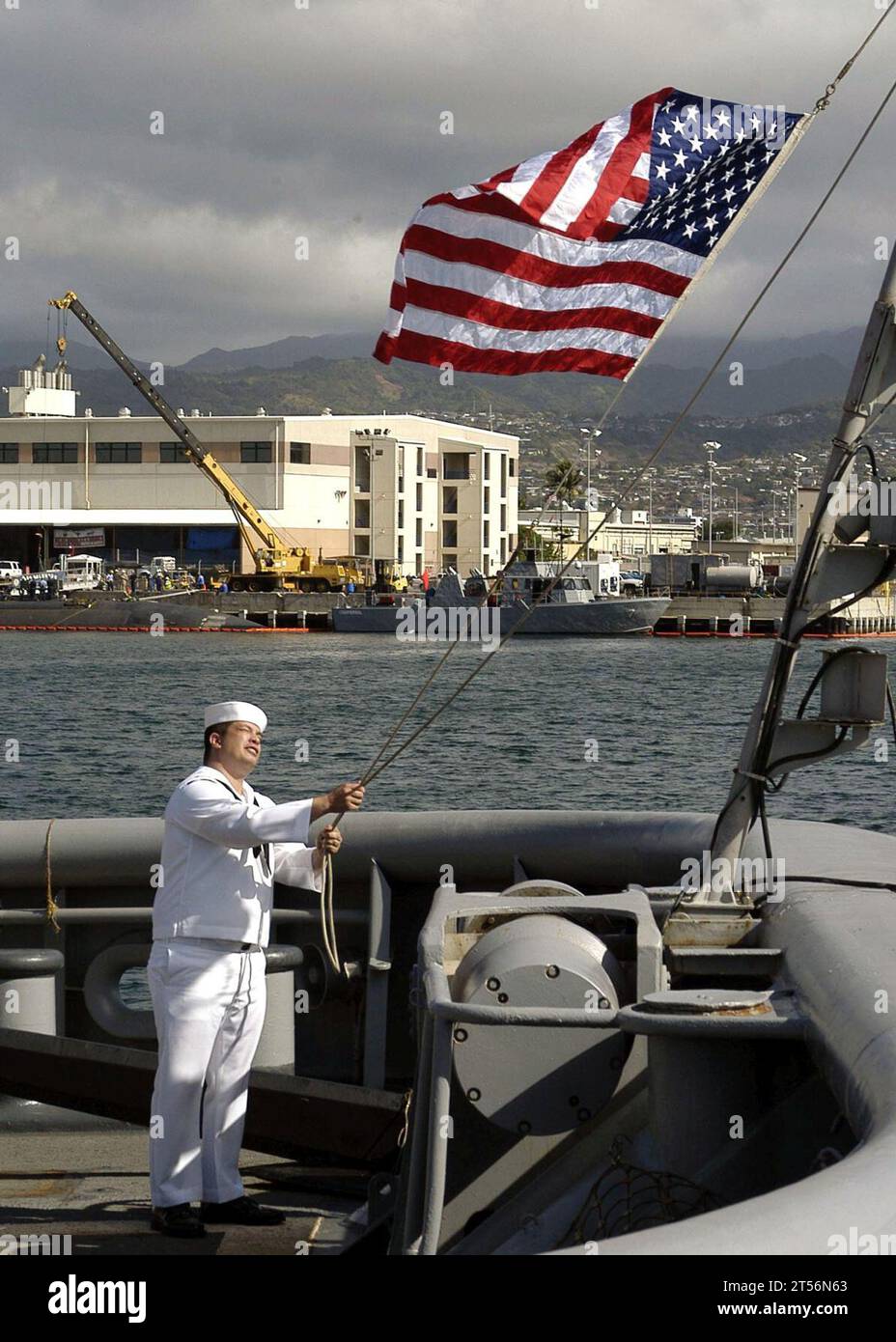 Cooperation afloat Readiness and Training (CARAT) Übung 2006, Stilllegungszeremonie, HAWAII, Military Sealift Command (MSC), neu in Betrieb genommen, Pearl Harbor, Bergung von untergetauchten Gegenständen, Rettung und Hilfe, Bergung von gestrandeten Schiffen, Südostasien, USNS Salvor, USS Salvor (ARS 52) Stockfoto