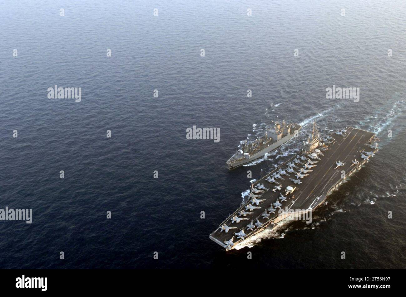 Combined Forces Command United States Forces Korea, Commander United Nations Command, CVN 76, Exercise, Foal Eagle, Flugzeugträger der Nimitz-Klasse USS Ronald Reagan (CVN 76), Staatsbürger der Republik Korea, Südchinesisches Meer, USNS Kiska (T-AE 35), USS Ronald Reagan Stockfoto