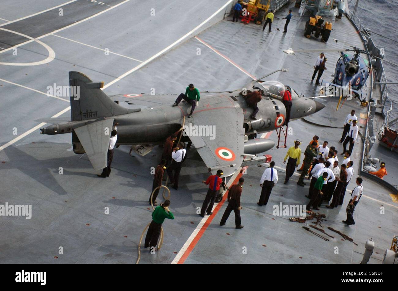 Australien, Carrier Air Wing (CVW) 11, Indien, Indian Navy Aircraft Carrier INS Viraat (R 22), Indian Ocean, Japan, Malabar 2007, multilaterale Übung, Nimitz Carrier Strike Group, nuklearbetriebener Flugzeugträger USS Nimitz (CVN 68), Sea Harrier, Singapur, Einsatzgebiet der 7. US-Flotte, usa Stockfoto