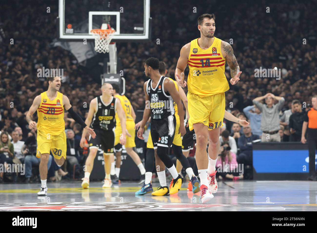 Belgrad, Serbien, 2. November 2023. Willy Hernangomez vom FC Barcelona reagiert während des Spiels der Turkish Airlines EuroLeague 2023/2024 in der Runde 6 zwischen Crvena Zvezda Meridianbet Belgrad und FC Bayern München in der stark Arena in Belgrad. November 2023. Quelle: Nikola Krstic/Alamy Stockfoto