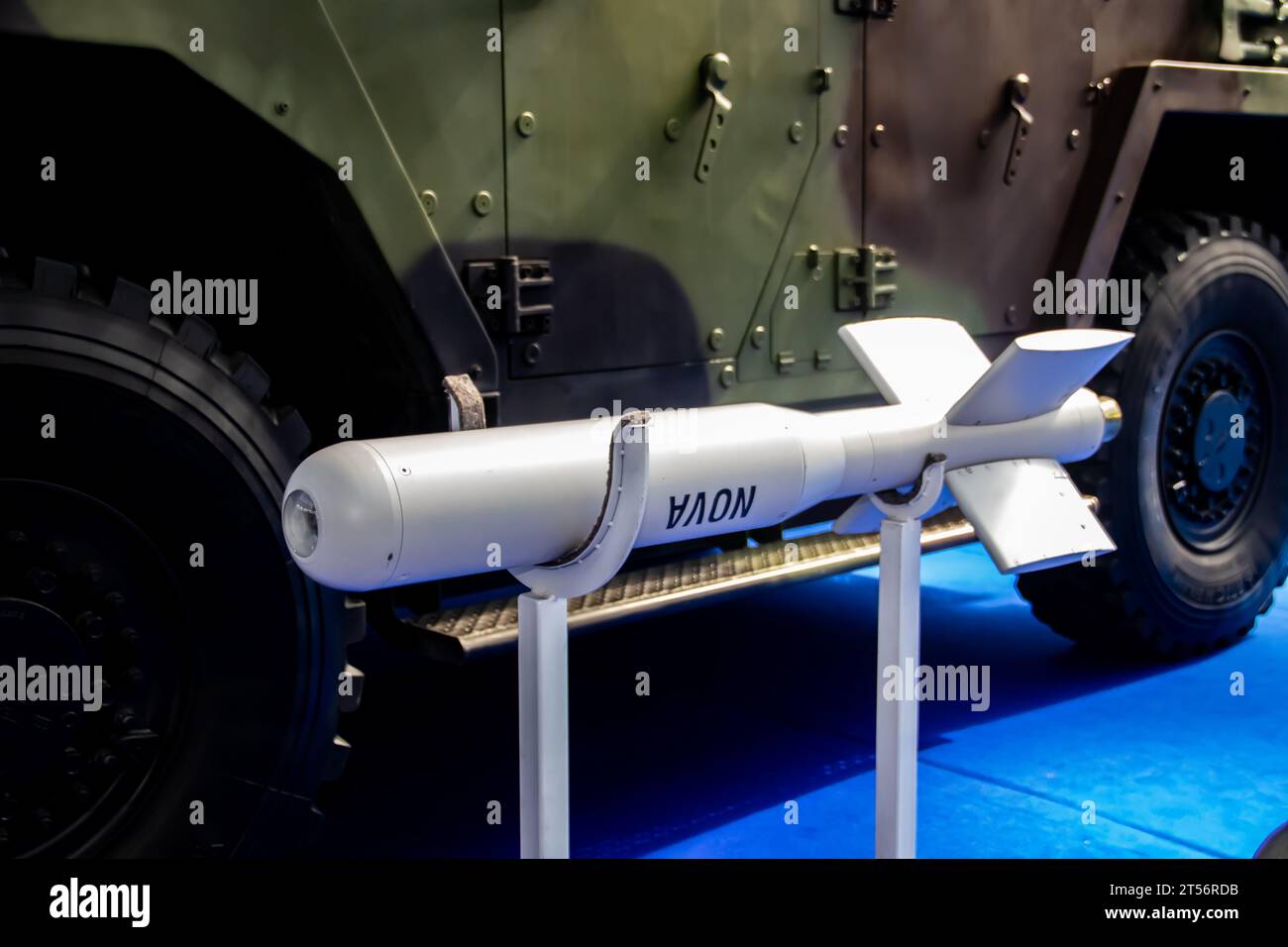 GPS-satellitengesteuerte Raketenabwehrmörtel, entdeckt auf der Militärmesse in Belgrad, Serbien Stockfoto