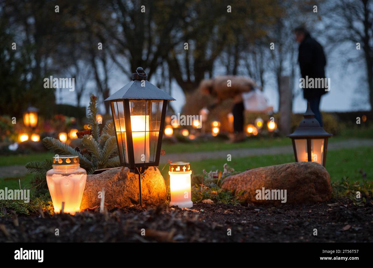 Allerheiligen auf dem Friedhof Motala in Motala, Schweden. Stockfoto