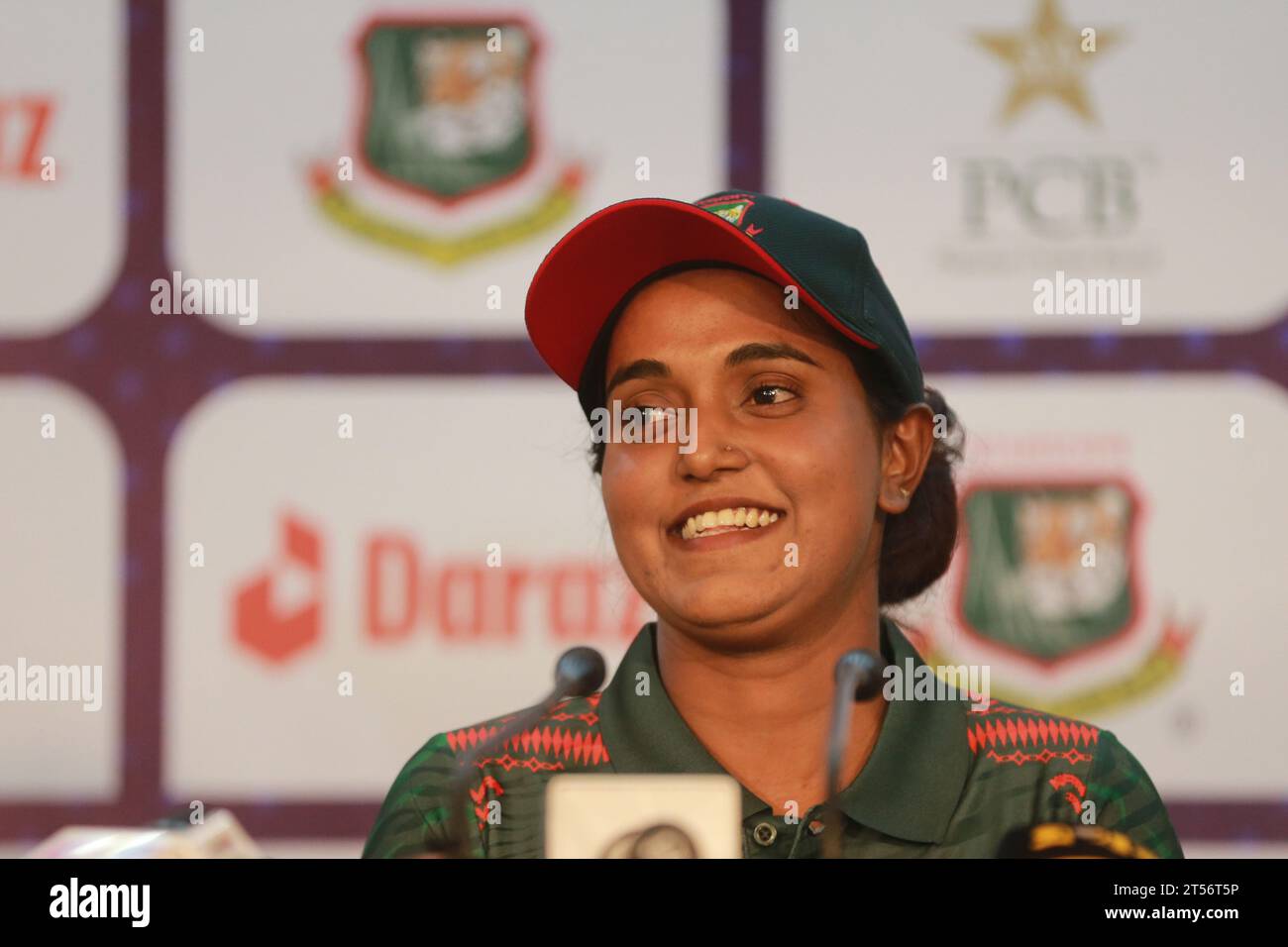 Bangladesch Women Cricket Team Captain Nigar Sultana Joty nimmt an einer Pressekonferenz vor dem Spiel im SBNCS Media Centre, Mirpur, Dhaka, Bangladesch, am 3. November Teil Stockfoto