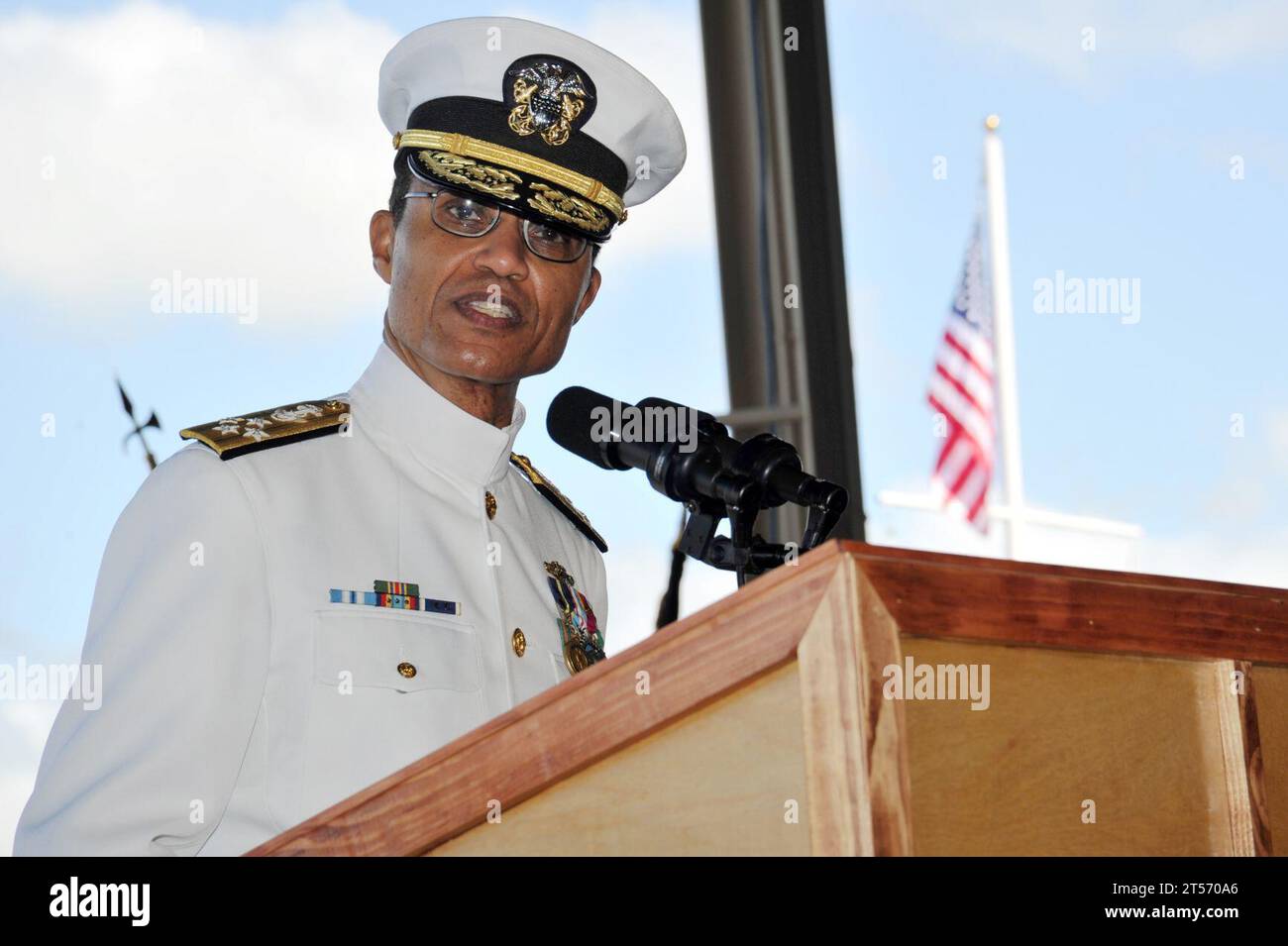 Cecil Haney gibt während des Kommandowechsels der US-amerikanischen Pazifikflotte ceremony.jpg Bemerkungen ab Stockfoto