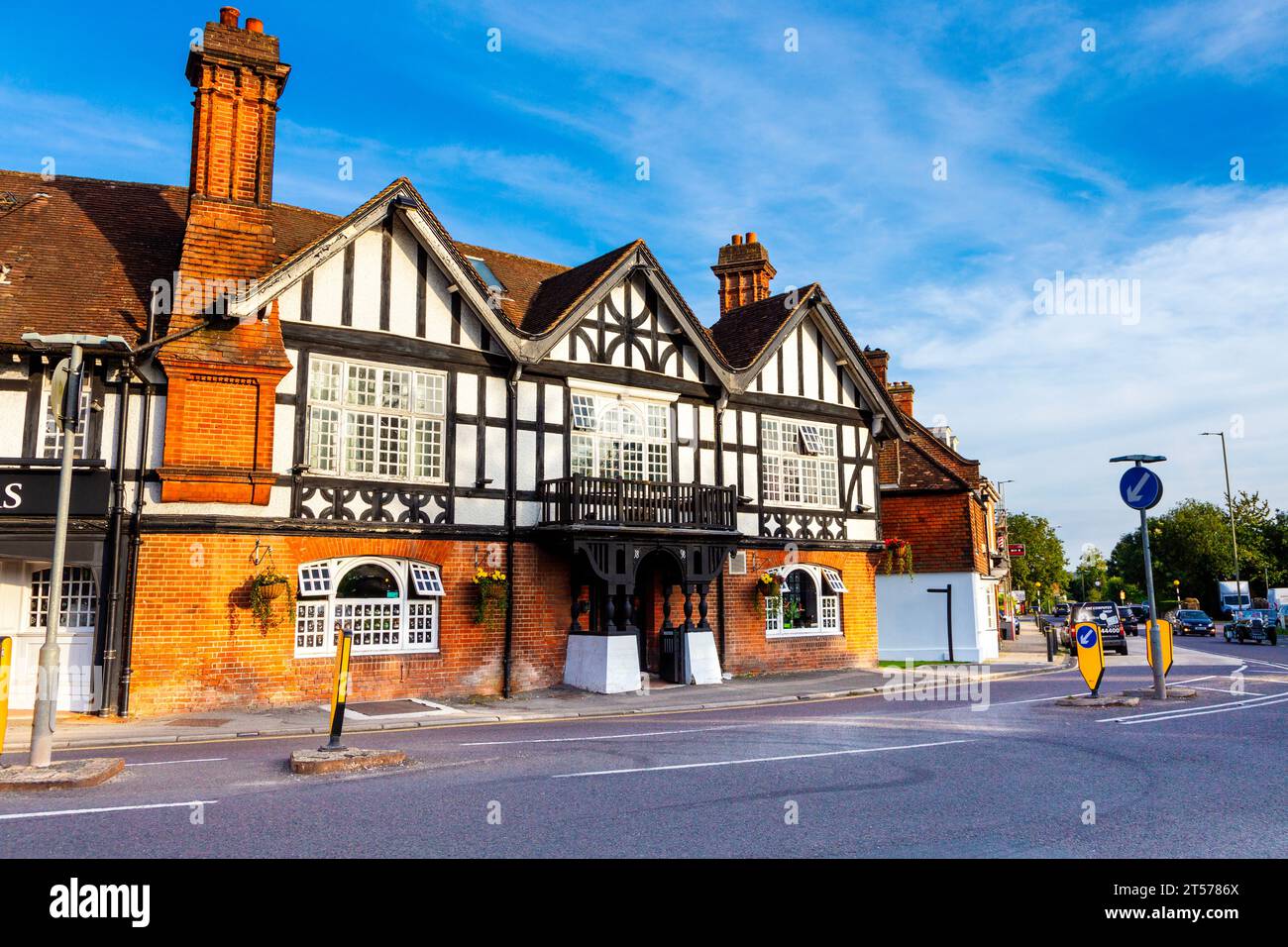 Außenansicht des Feathers Pub in Merstham, Surrey, England Stockfoto