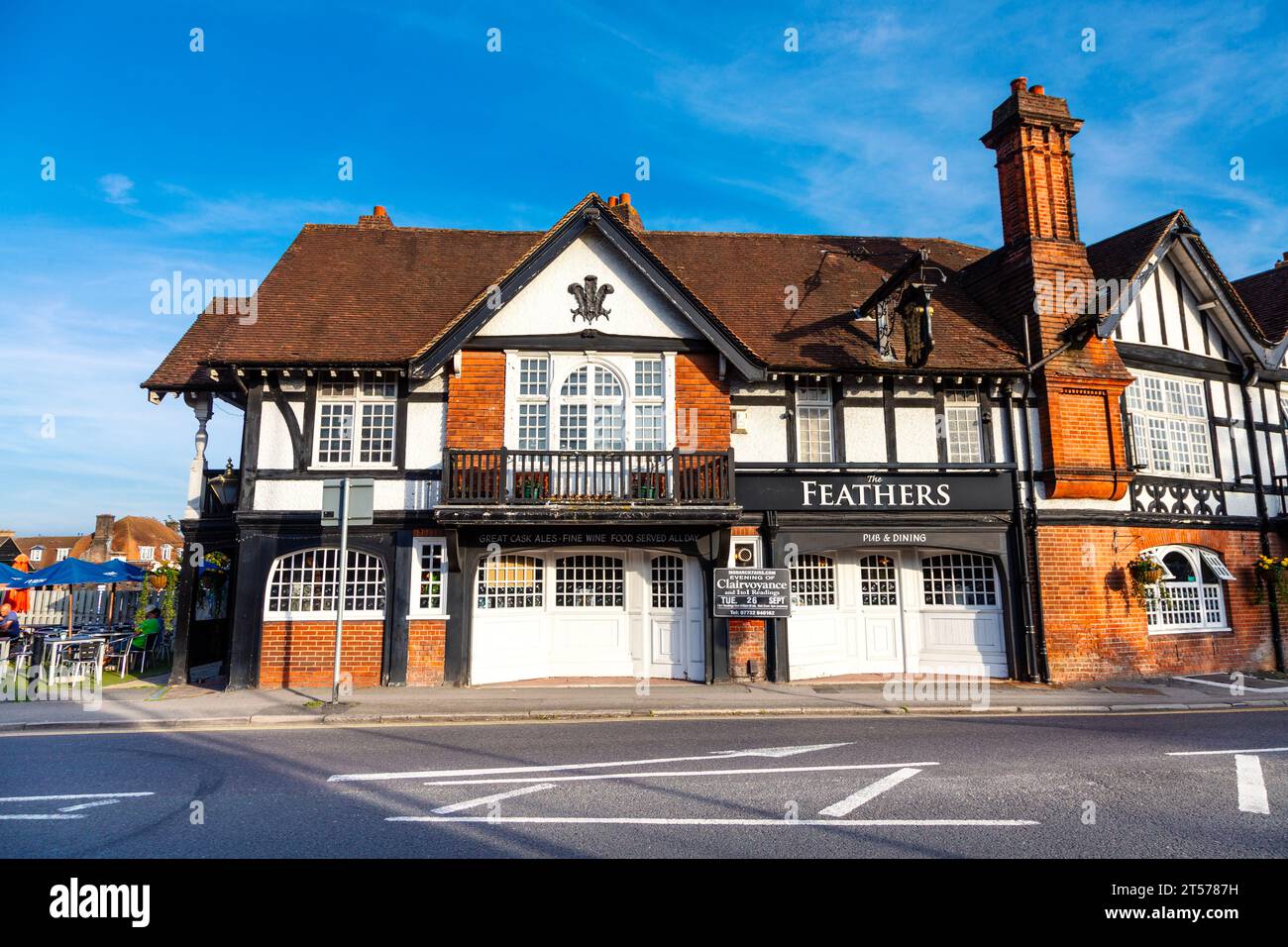 Außenansicht des Feathers Pub in Merstham, Surrey, England Stockfoto
