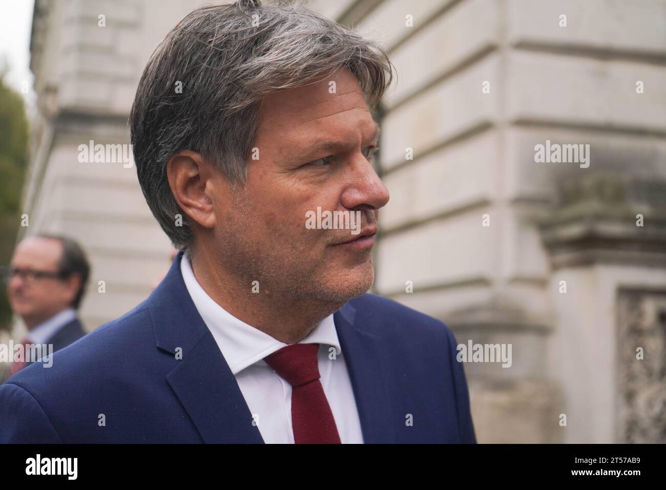 London, Großbritannien. 3. November 2023. Robert Habeck, der als Vizekanzler Deutschlands tätig ist, und Bundesminister für Wirtschaft und Klimapolitik im Kabinett von Bundeskanzler Olaf Scholz außerhalb des Auswärtigen und Commonwealth-Amtes. Credit amer Gazzal/Alamy Live News Stockfoto