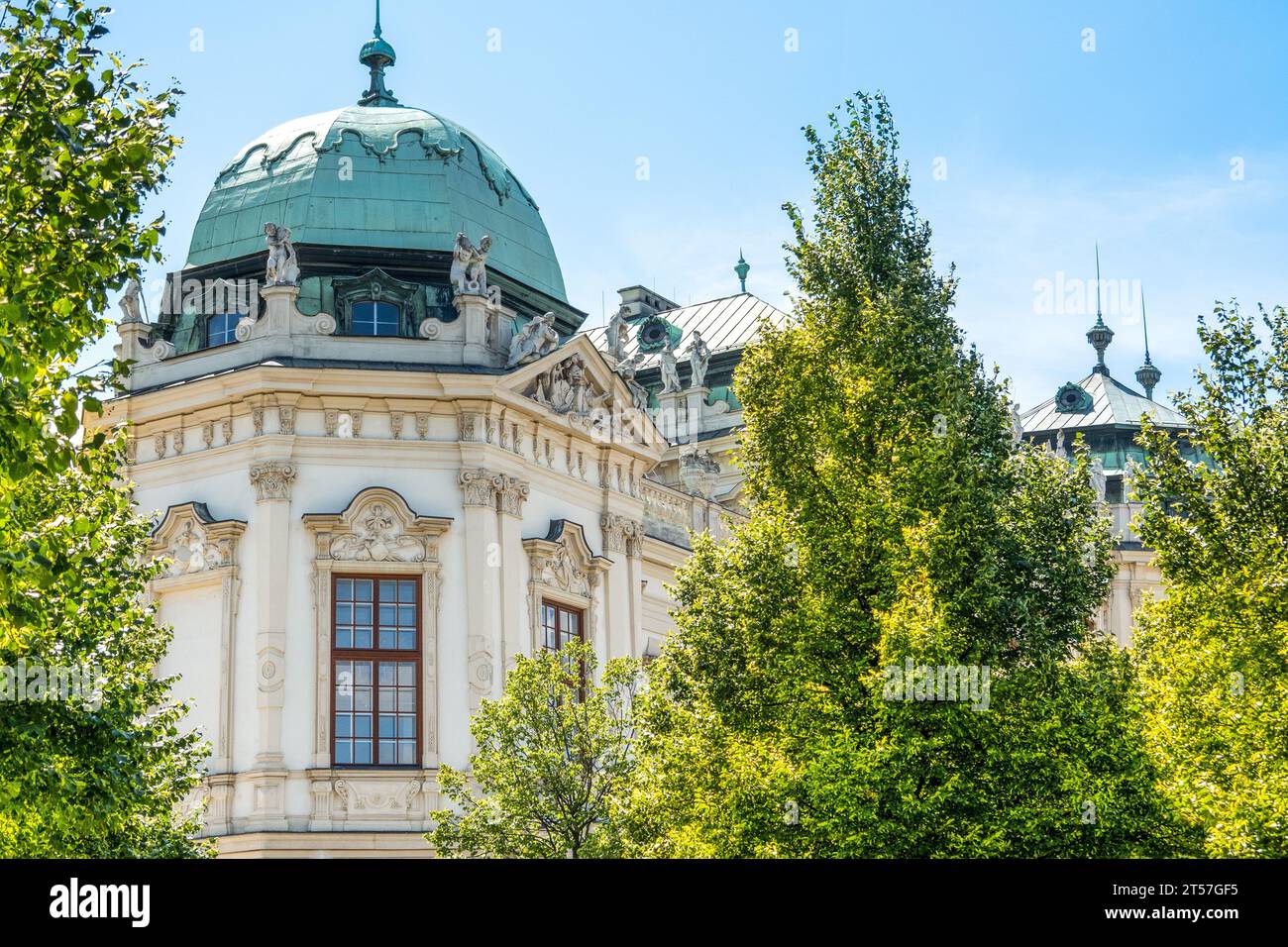 Ein detaillierter Blick auf das Schlossgebäude des Oberen Belvedere, Wien, Österreich Stockfoto
