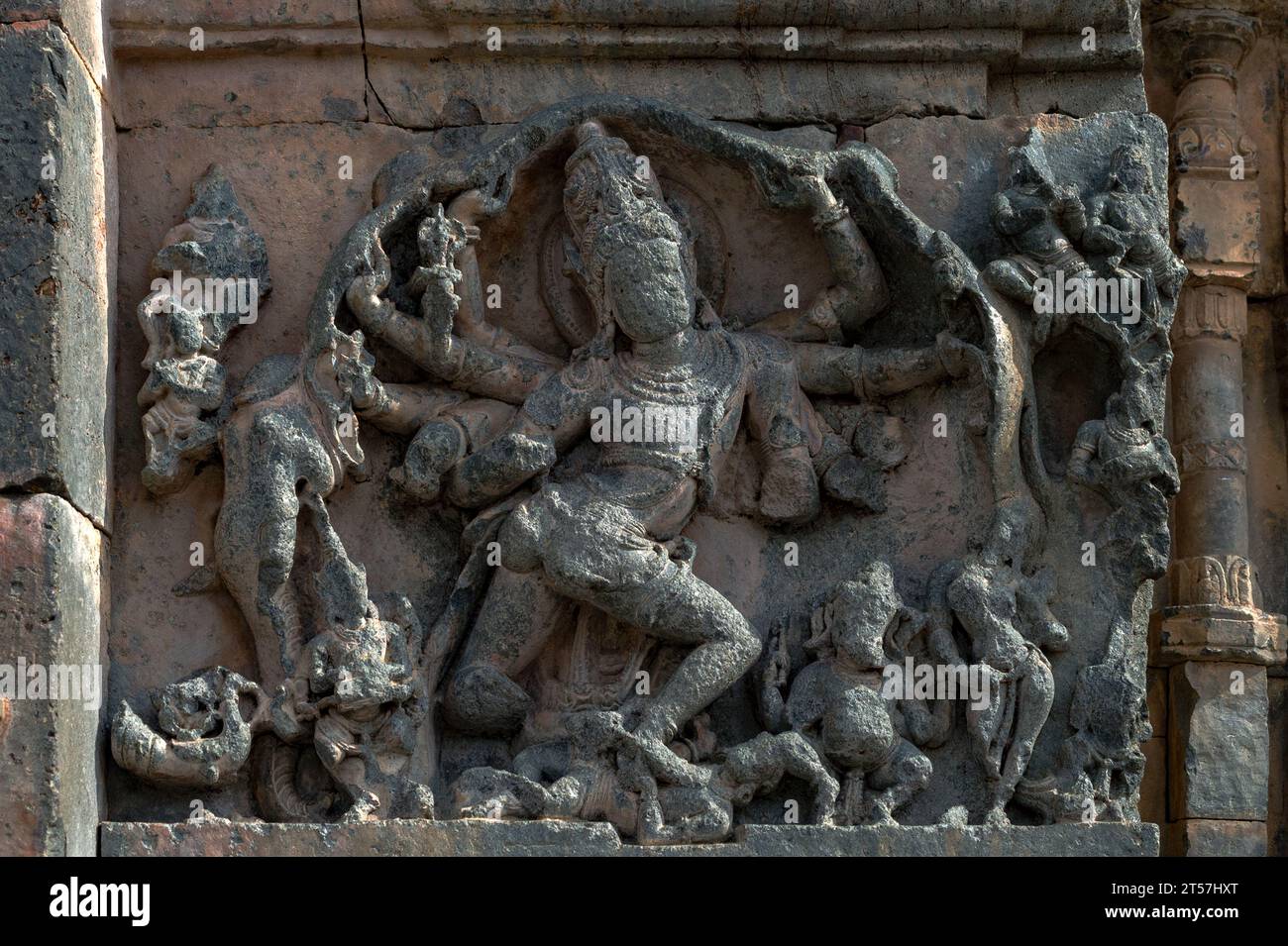 01 05 2015 Vintage Shiva als Gajantaka; Außenmauer des Kasivisvesvara Shiva Tempels; Lakkundi; Gadag; Karnataka; Indien Asien. Stockfoto