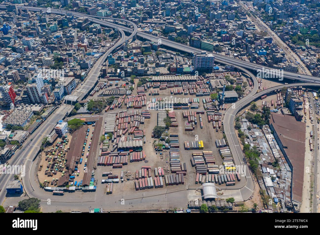 Dhaka, Bangladesch: Luftaufnahme der Stadt Dhaka während einer von der Regierung verhängten Lockdown in Dhaka aufgrund des covid-19-Ausbruchs. Stockfoto