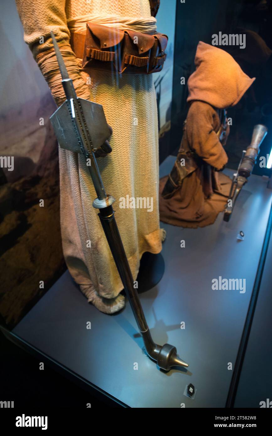 Original Tusken Raider und Jawa Kostüme aus Star Wars Stockfoto