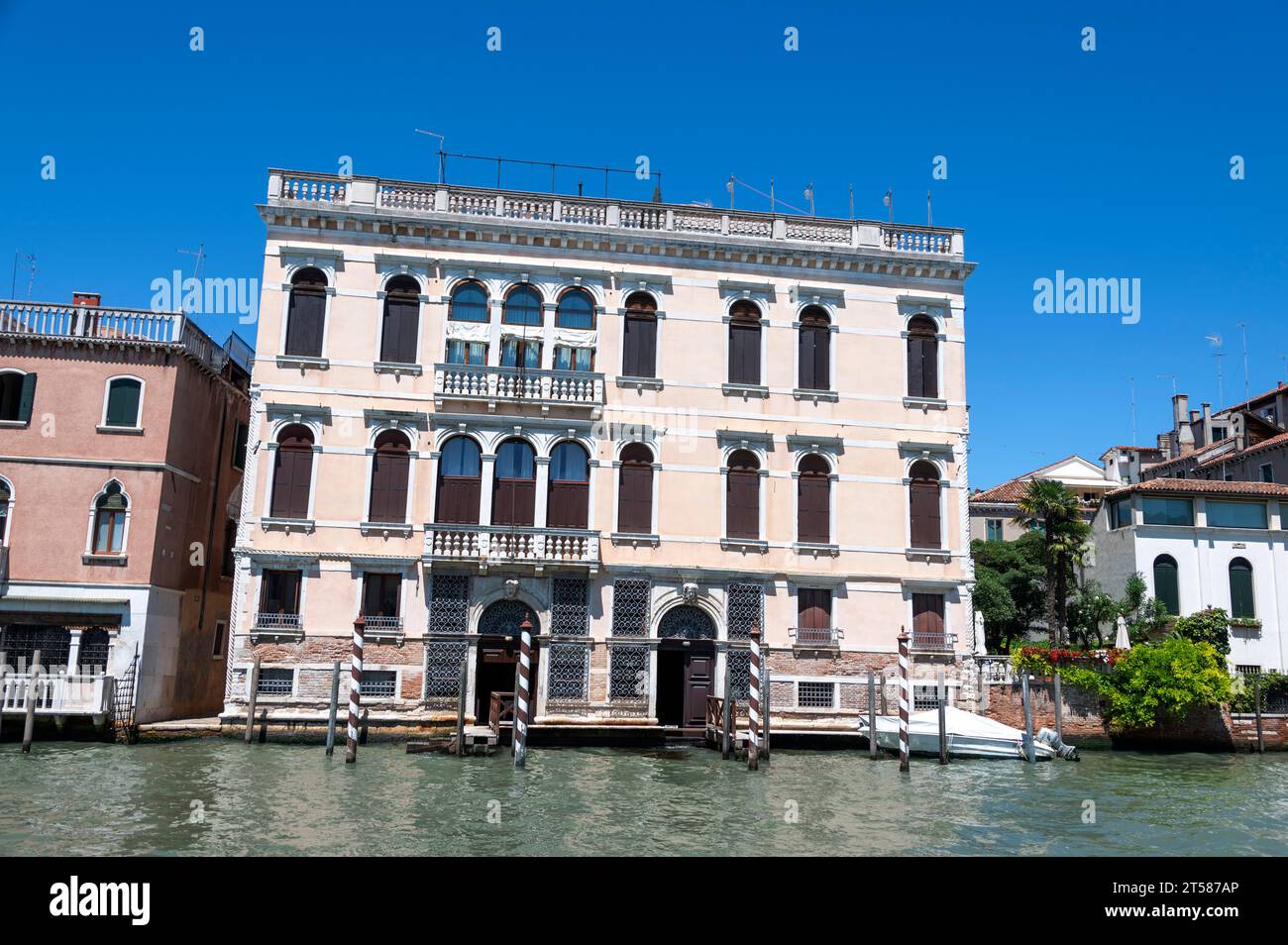 Der Palazzo Correr Contarini, auch bekannt als Ca' dei Cuori, ist ein historischer und prestigeträchtiger Renaissance-Palast, der um 1500 erbaut wurde. Es steht auf der Gran Stockfoto