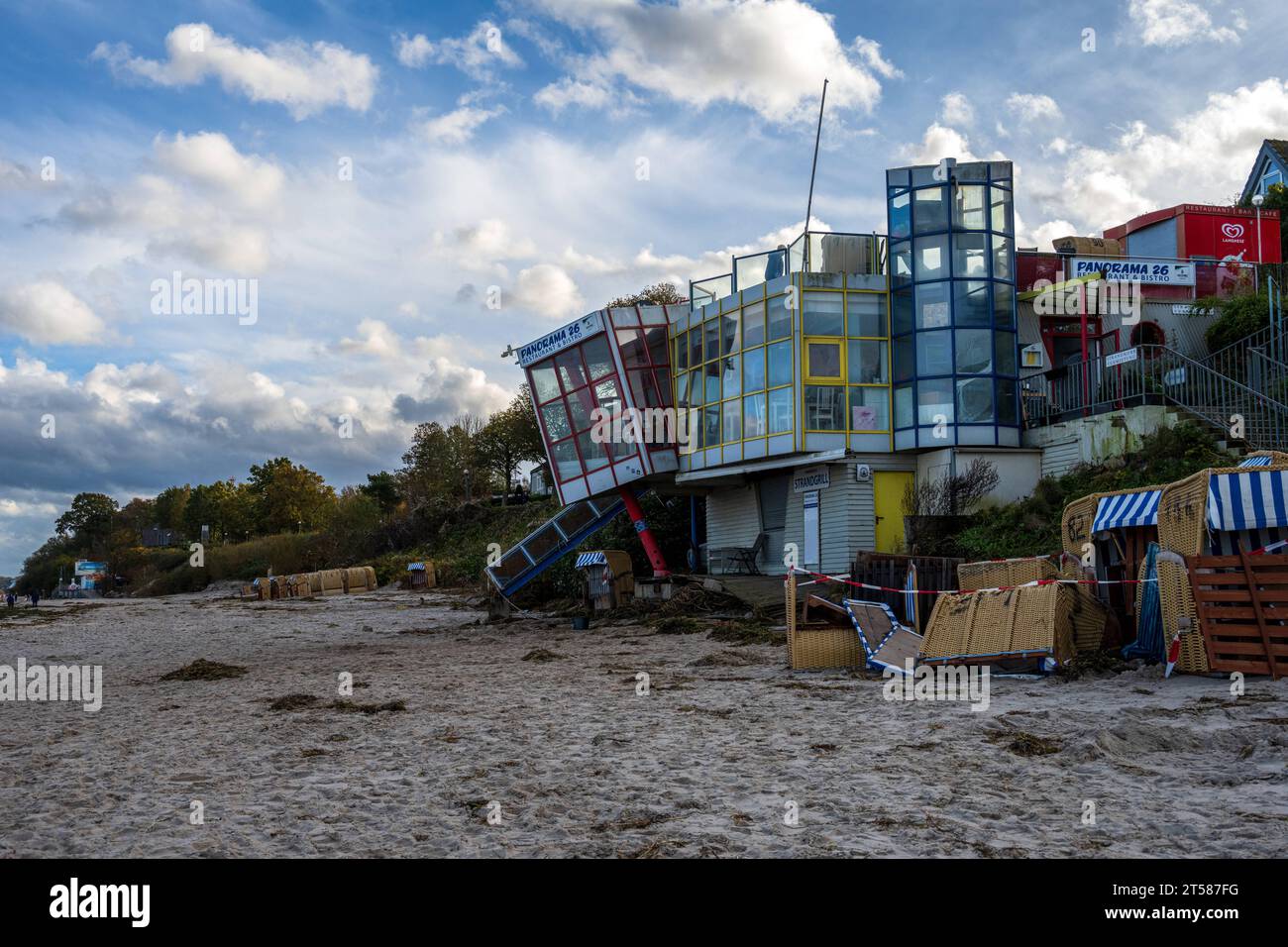 Zerstörtes Strandrestaurand in Kiel Schilksee nach einer Jahrhundert Sturmflut *** zerstörtes Strandrestaurant in Kiel Schilksee nach einer Sturmflut des Jahrhunderts Credit: Imago/Alamy Live News Stockfoto