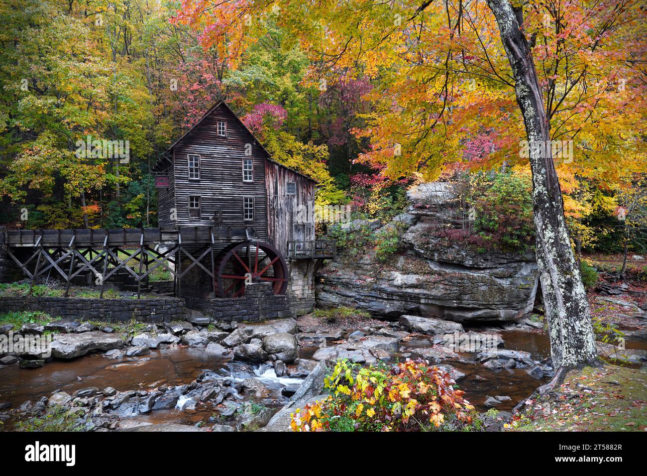Glade Creek Grist Mill im Babcock State Park in West Virginia im Herbst Stockfoto