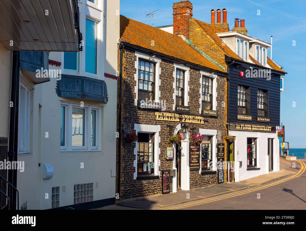 Außenansicht des Tartare Frigate Pubs und des Fischrestaurants in der Nähe von Viking Bay in Broadstairs Kent England, Großbritannien. Stockfoto