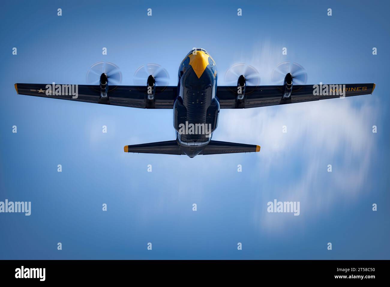 FAT Albert Airlines, die US Navy Blue Angels, bei einem Überflug auf der amerikanischen Airshow 2023 in Miramar, Kalifornien. Stockfoto